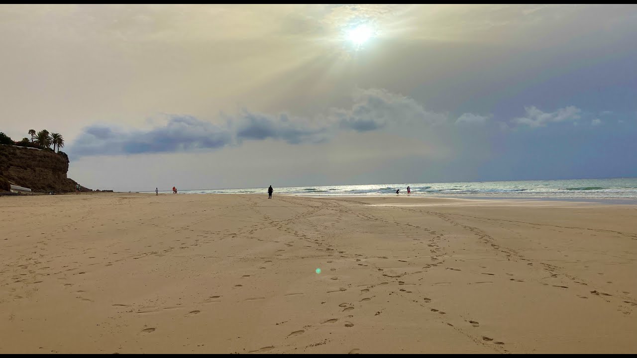 Porywisty wiatr na Fuerteventura - niesamowite miejsca i plaże na półwyspie Jandia