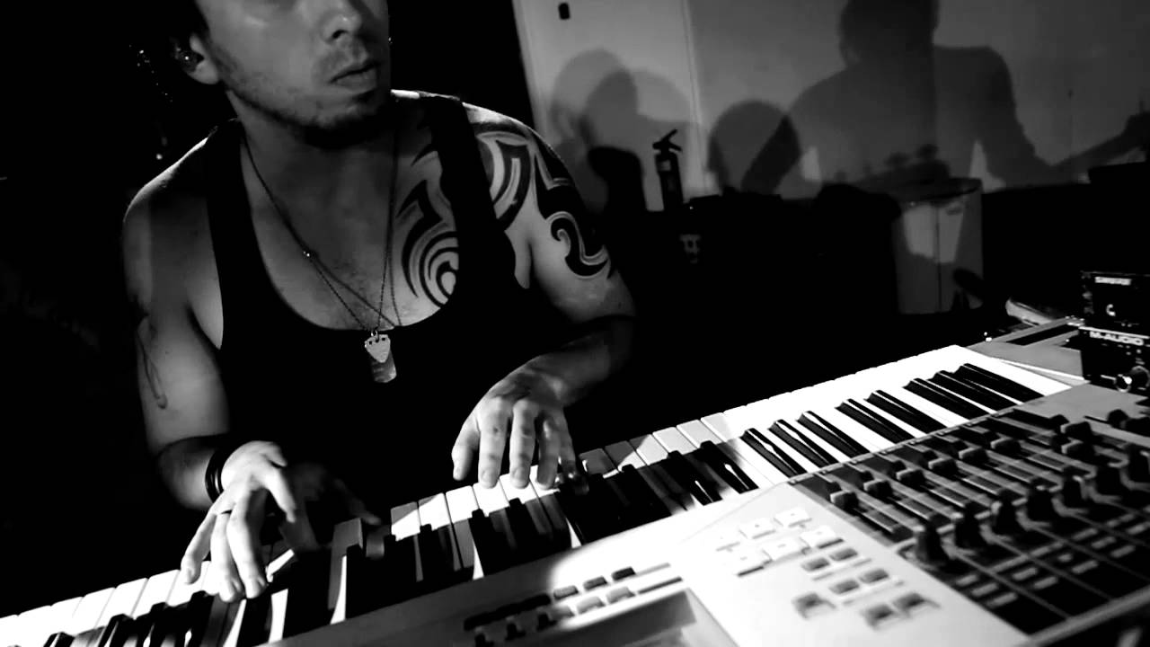 Mas alla de ti Esencia Imperfecta   2012