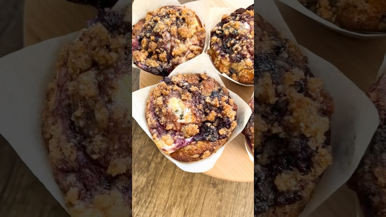 Blueberry🫐cream cheese crumble muffins 