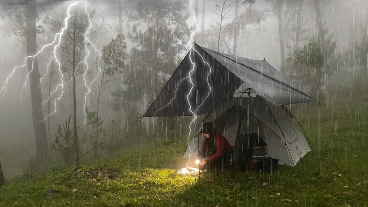 CAMPING IN HEAVY RAIN AND THUNDESTORMS⛈️ CAMPING WITH AUTOMATIC TENT‼️