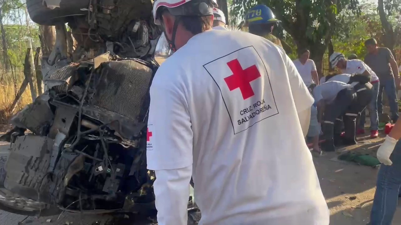 Tres socorristas de Cruz Roja salvadoreña fallecieron en accidente de tránsito