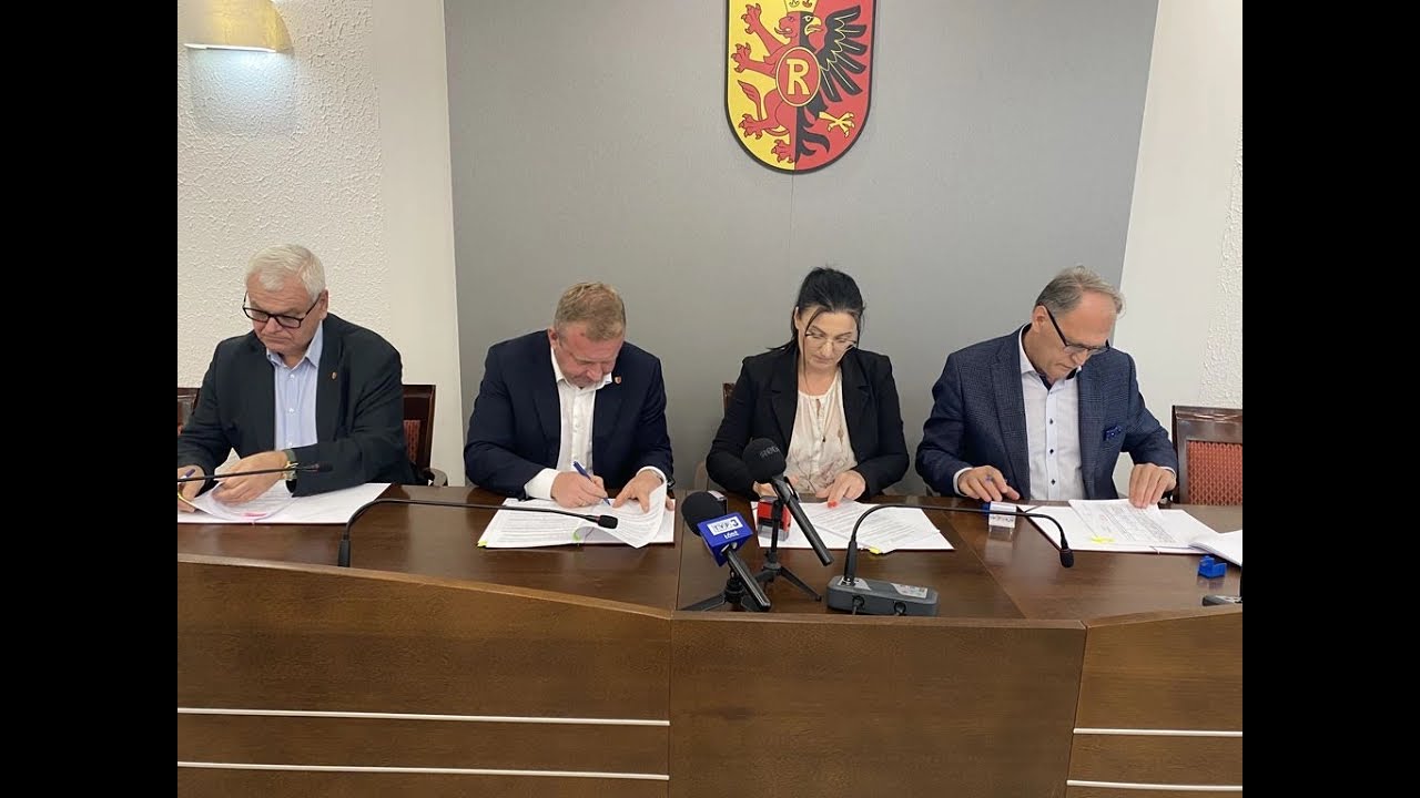 PFRON wspiera Radomsko i Kobiele Wielkie. Będą nowe samochody i sale dla os&oacute;b niepełnosprawnych