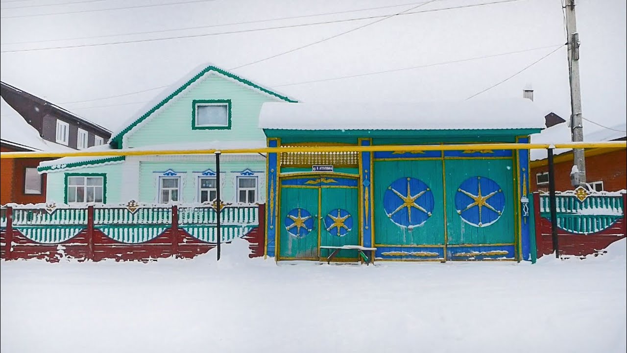 Зимняя деревенская жизнь в России.