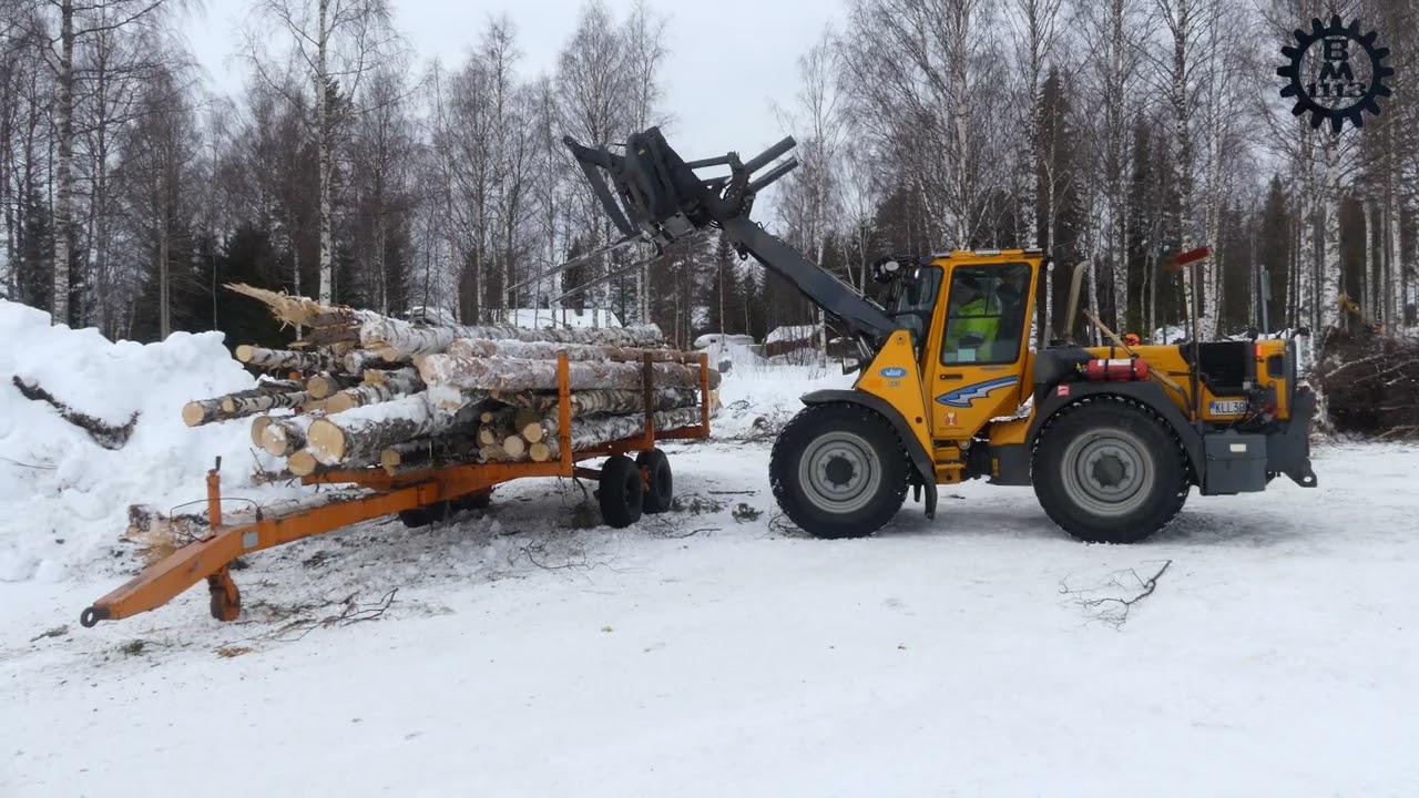 Wille 665 wheel loader in firewood handling