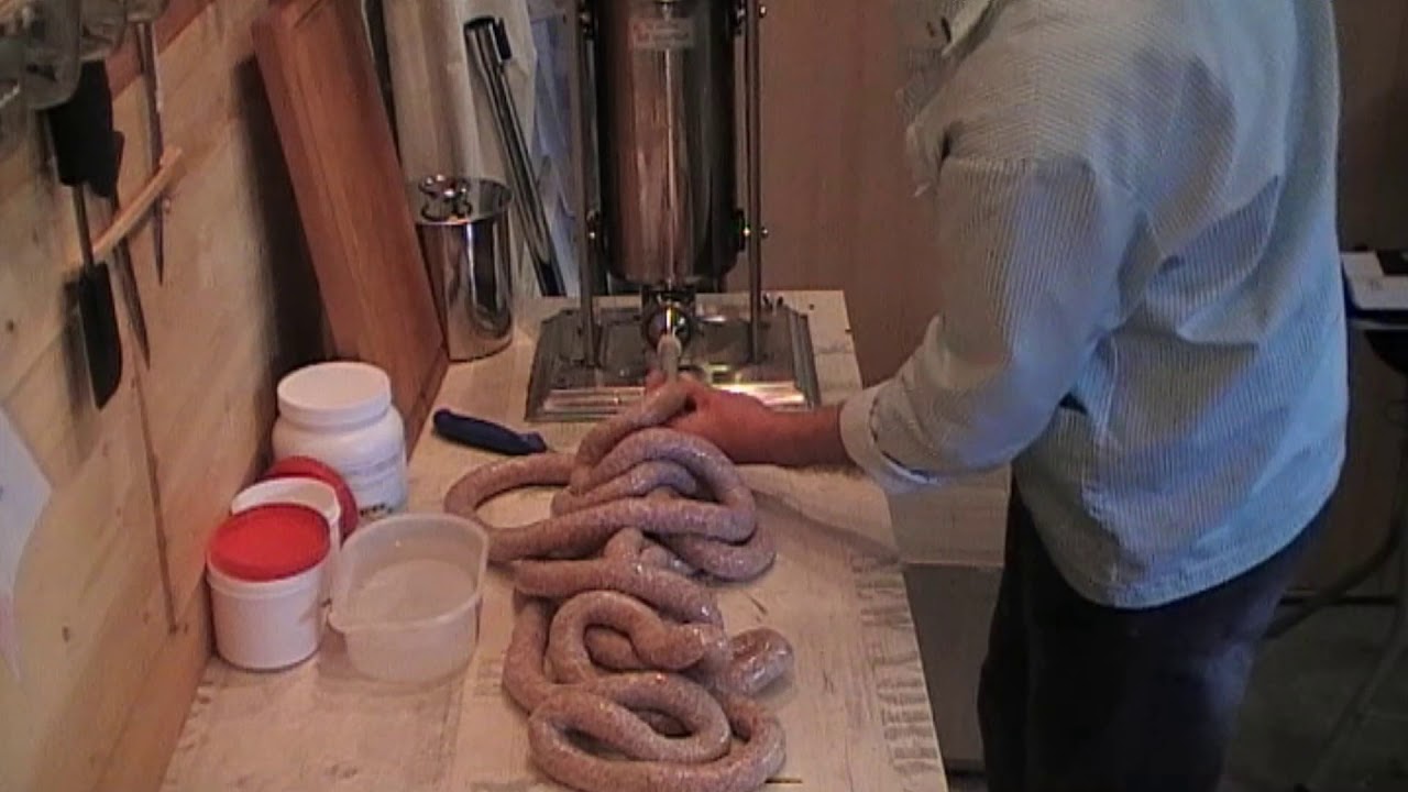 Brägenwurst (Bregenwurst) im Darm für Grünkohl