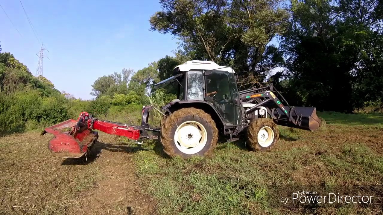 Trinciatura erba con trattore Lamborghini sprint 65 e trincia spostabile