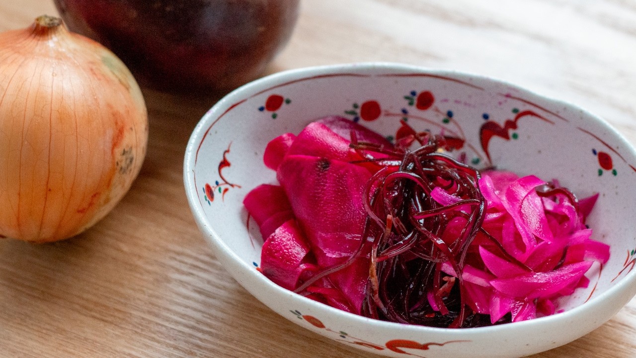 Маринованные лук и свекла