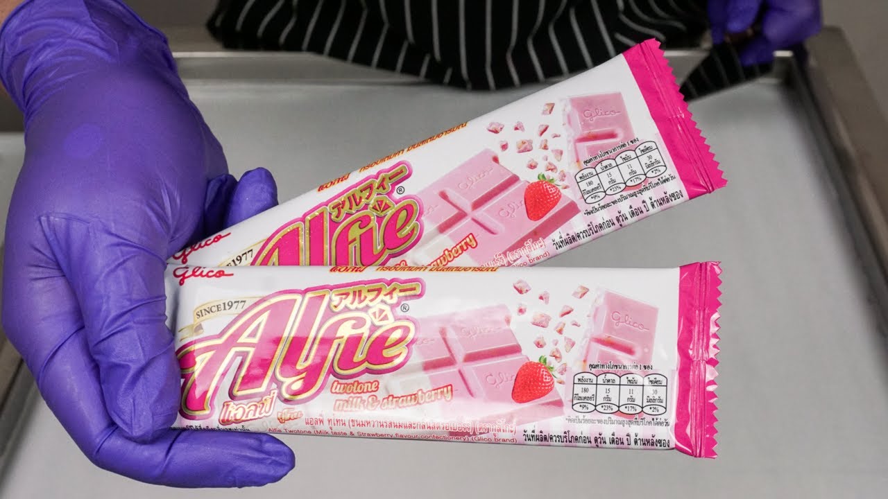 ICE CREAM ROLLS Glico Alfie Twotone Milk & Strawberry Chocolate - fried Ice Cream Rolled - ASMR