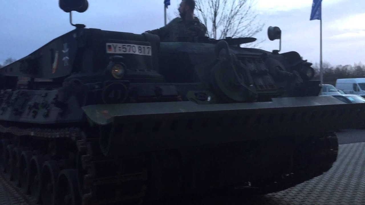 Bergepanzer 2 verlässt Messestand