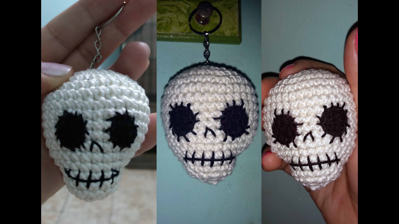 Chaveiro de caveira- AMIGURUMI