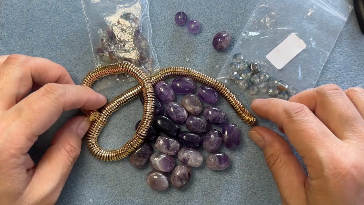 Комплект из аметиста и флюорита #женябусик #украшенияскамнями #стиль 