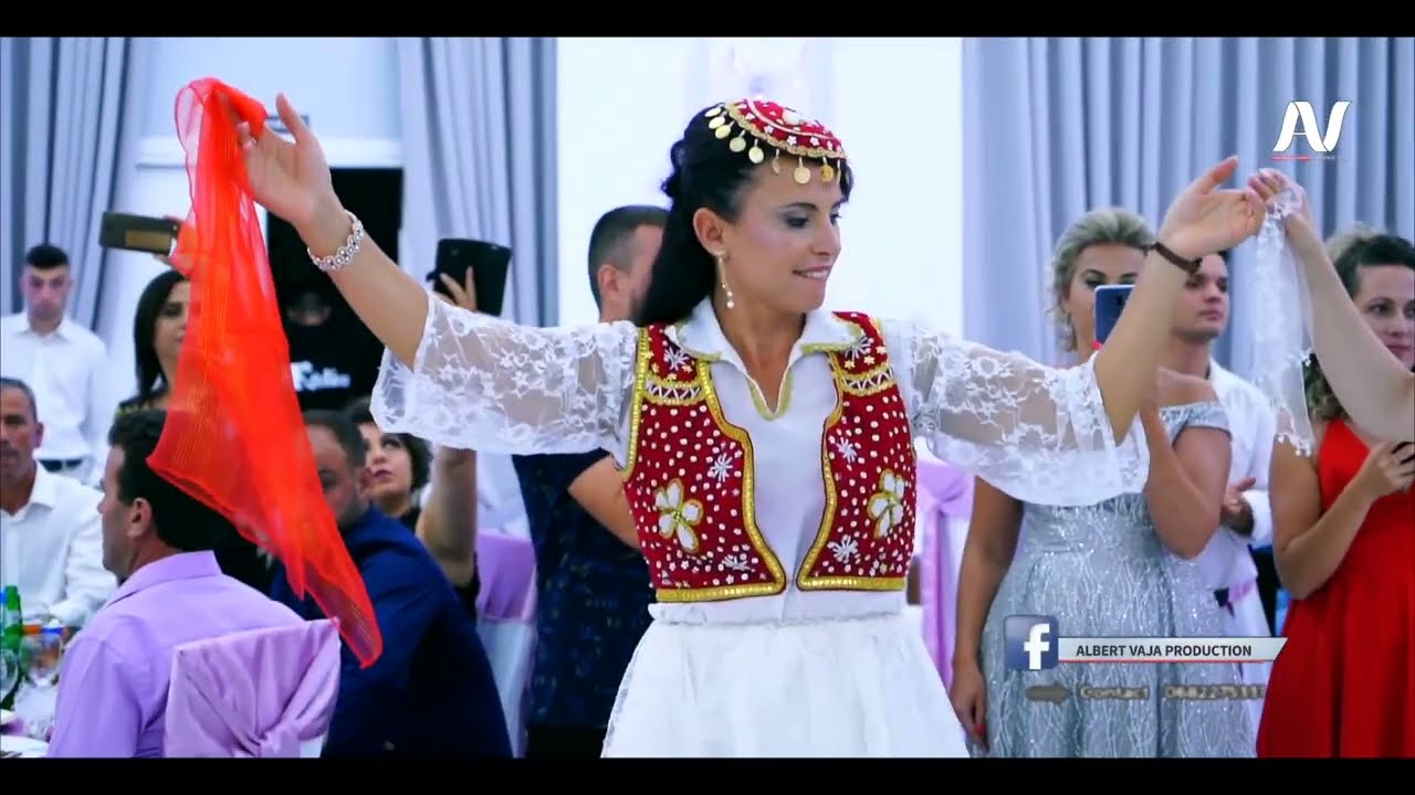 Traditat Shqiptare me Kostumet Popullore ne Dasmat tona Shqiptare