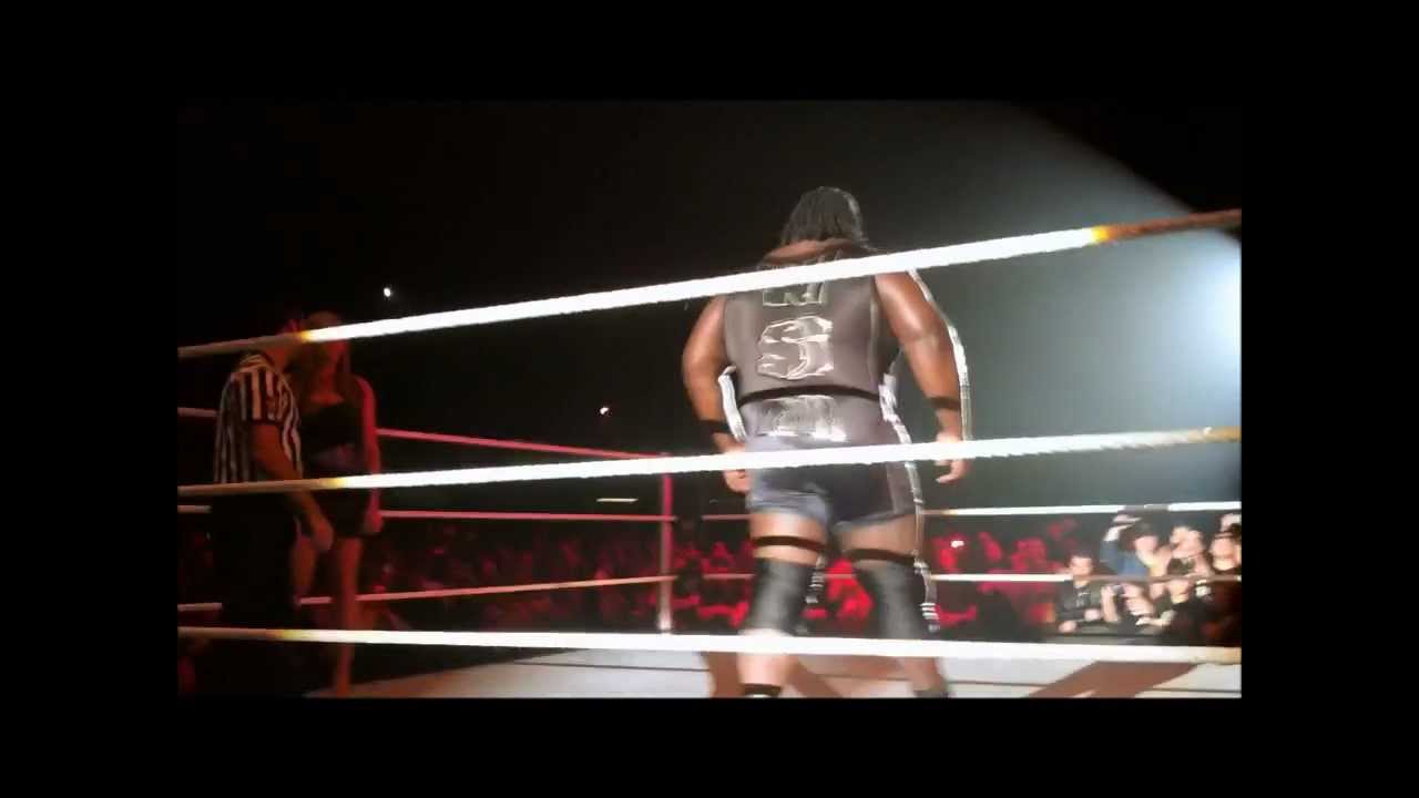 Mark Henry vs Yoshi Tatsu@Genève 2012 entrance+highlights