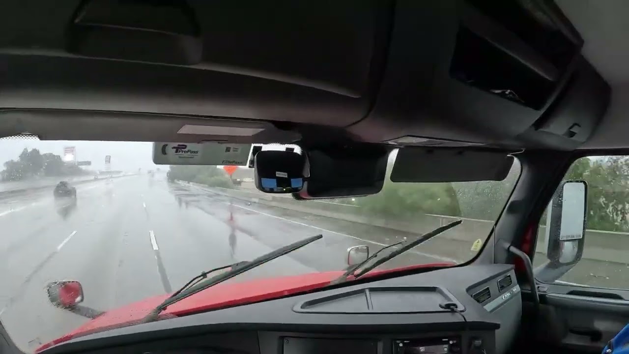 Talking about driverless vehicles and another car accident in the rain(Filipino Trucker) (Tagalog)