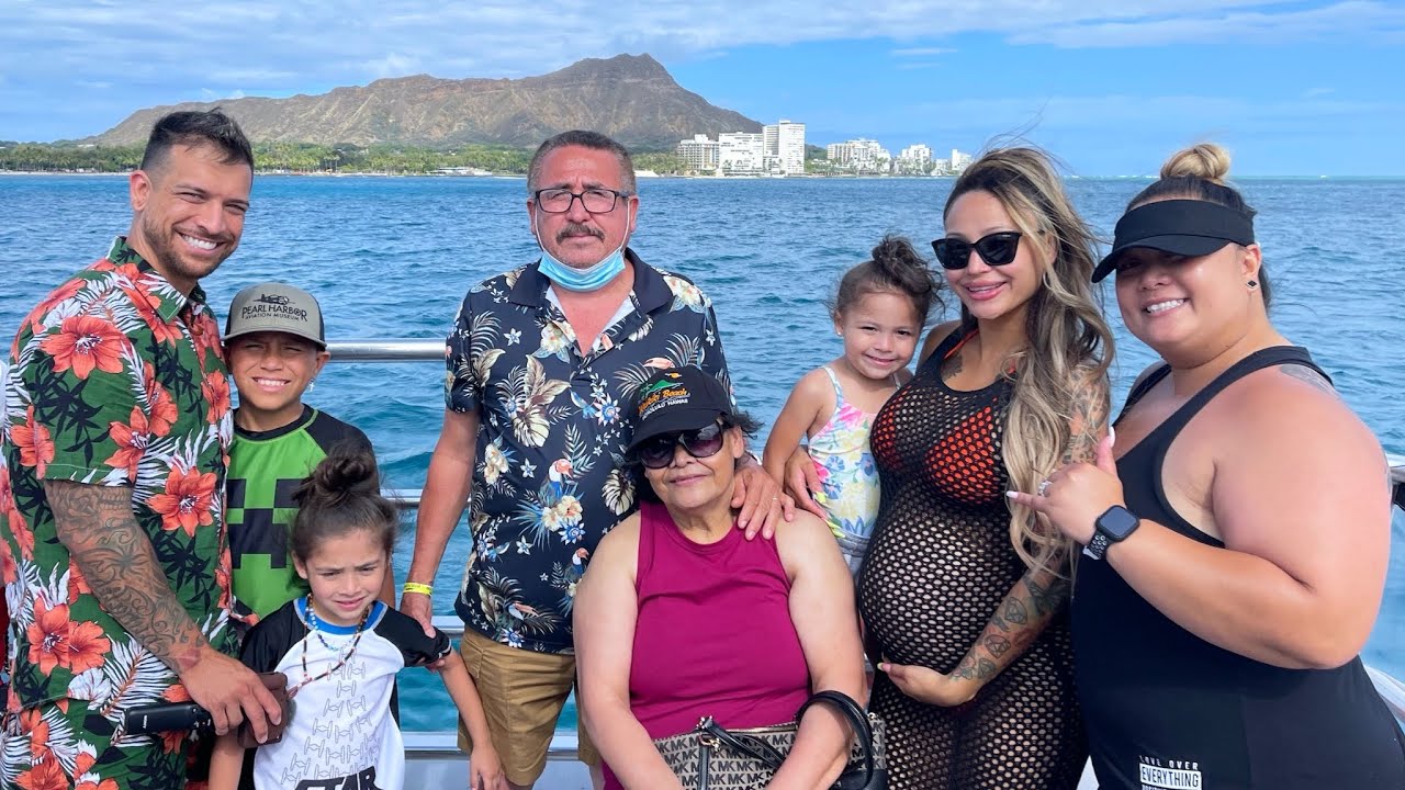 SPENDING THE DAY IN THE HAWAIIN OCEAN!!