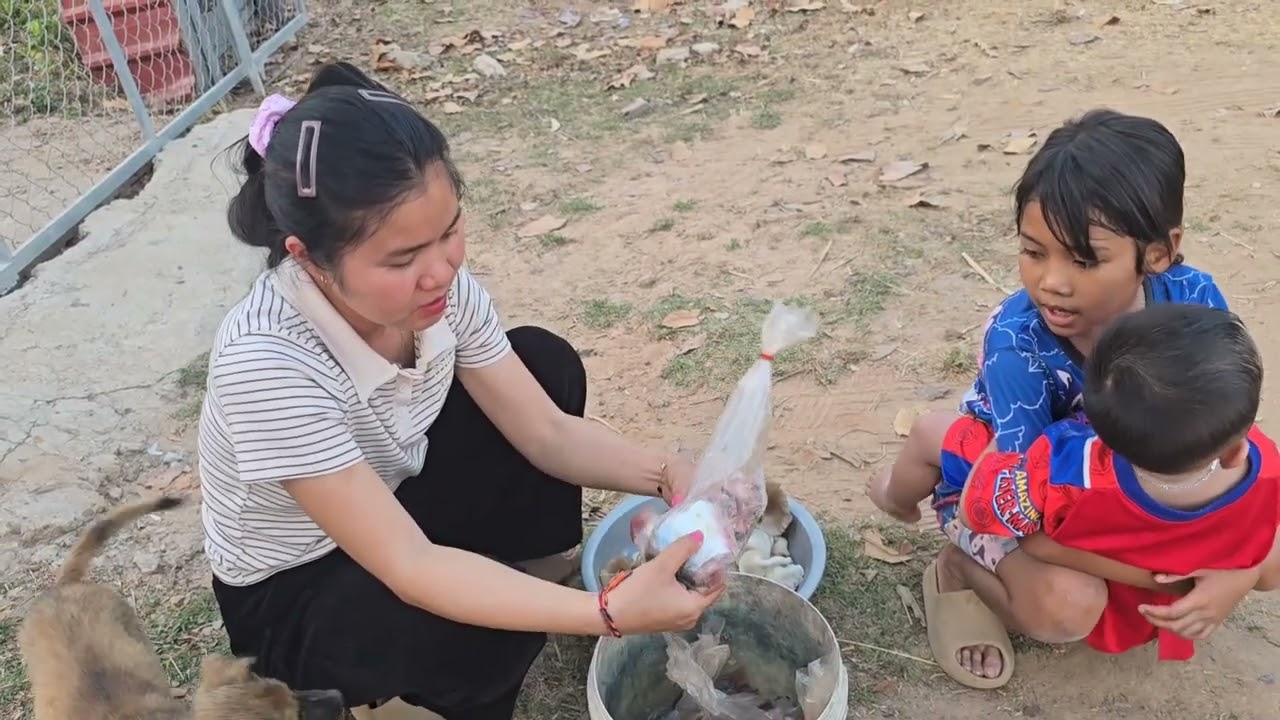 เก็บเห็ดนางฟ้าพ่อค้ามาขายปลาให้รอบค่ำ ซื้อปลาแม่น้ำโขงไปทำหมก