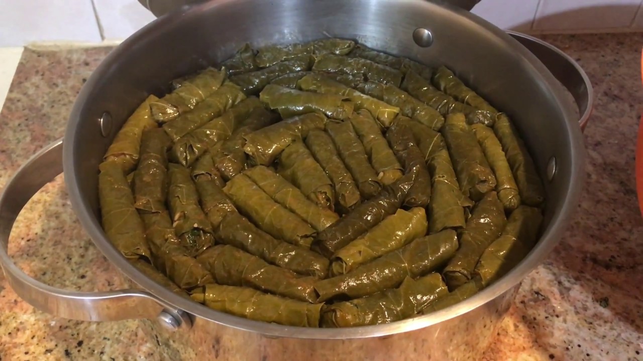 طريقة عمل محشي ورق  العنب  مع الطريقة الناجحة لتسويتة