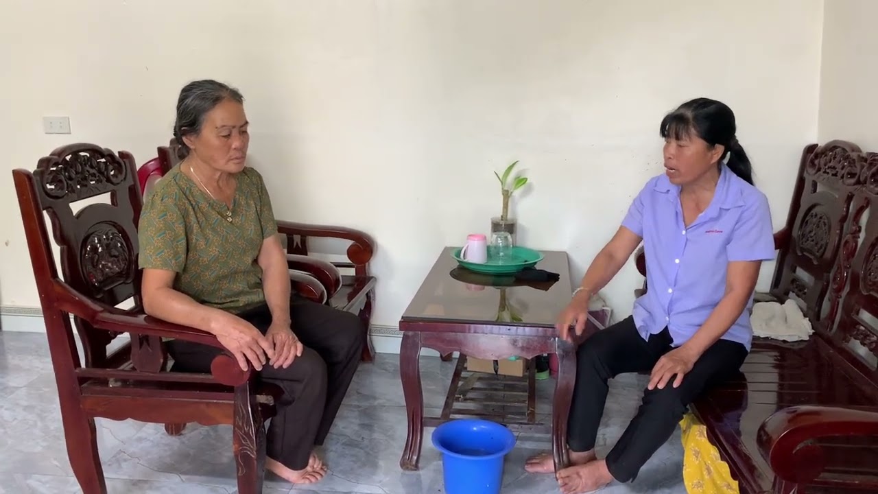 Mụ Phượng sợ xanh mặt khi bà quyển nhắc đến sổ đỏ.liền đánh trống lảng thì bị vạch mặt 