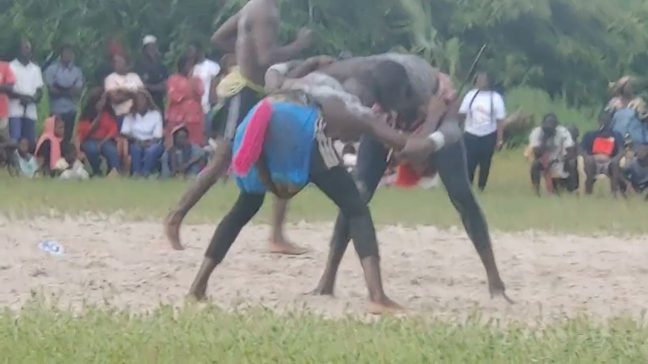 Lutte traditionnelle joola Kassa. Soom de Niomoune VS Ejabuss de Diembering. 1ère edition 2022.(5)