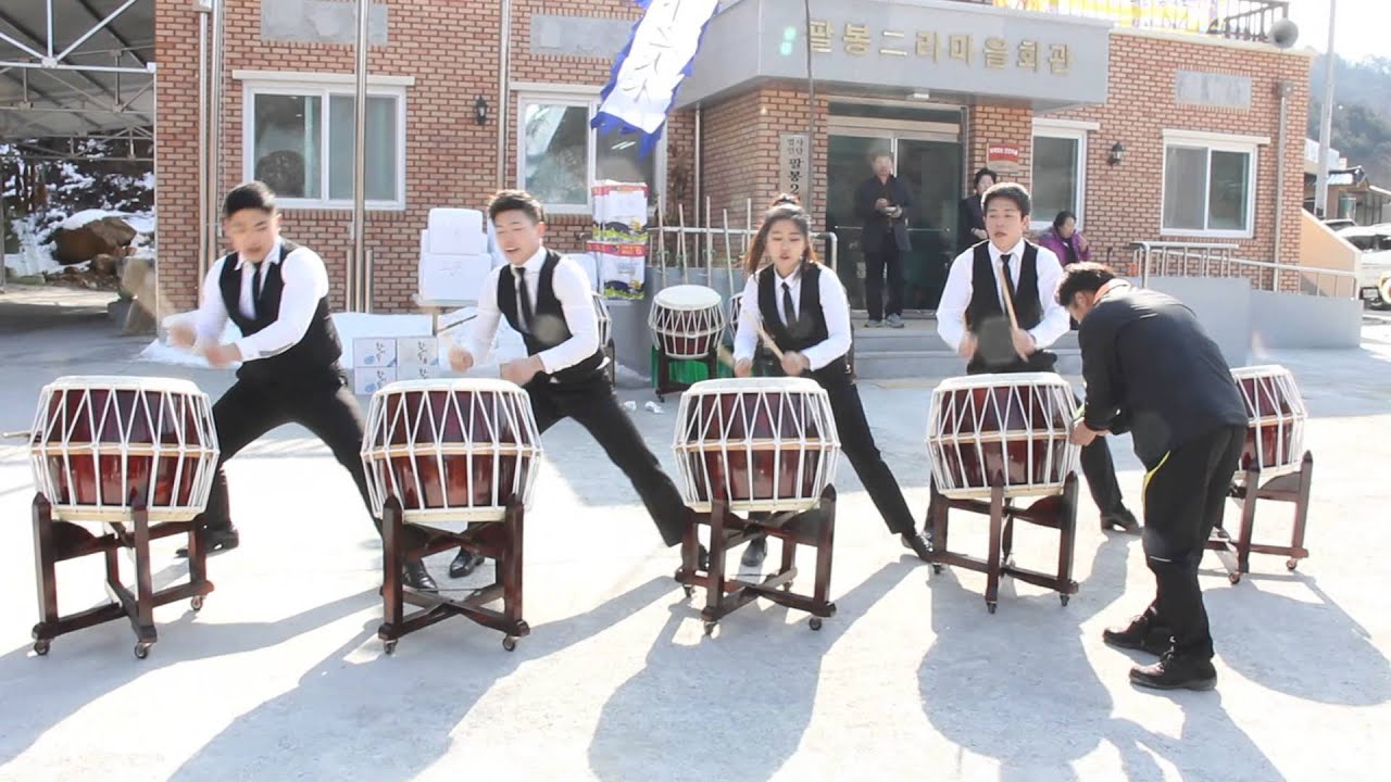 절도있고 패기 넘치는 모듬북 공연