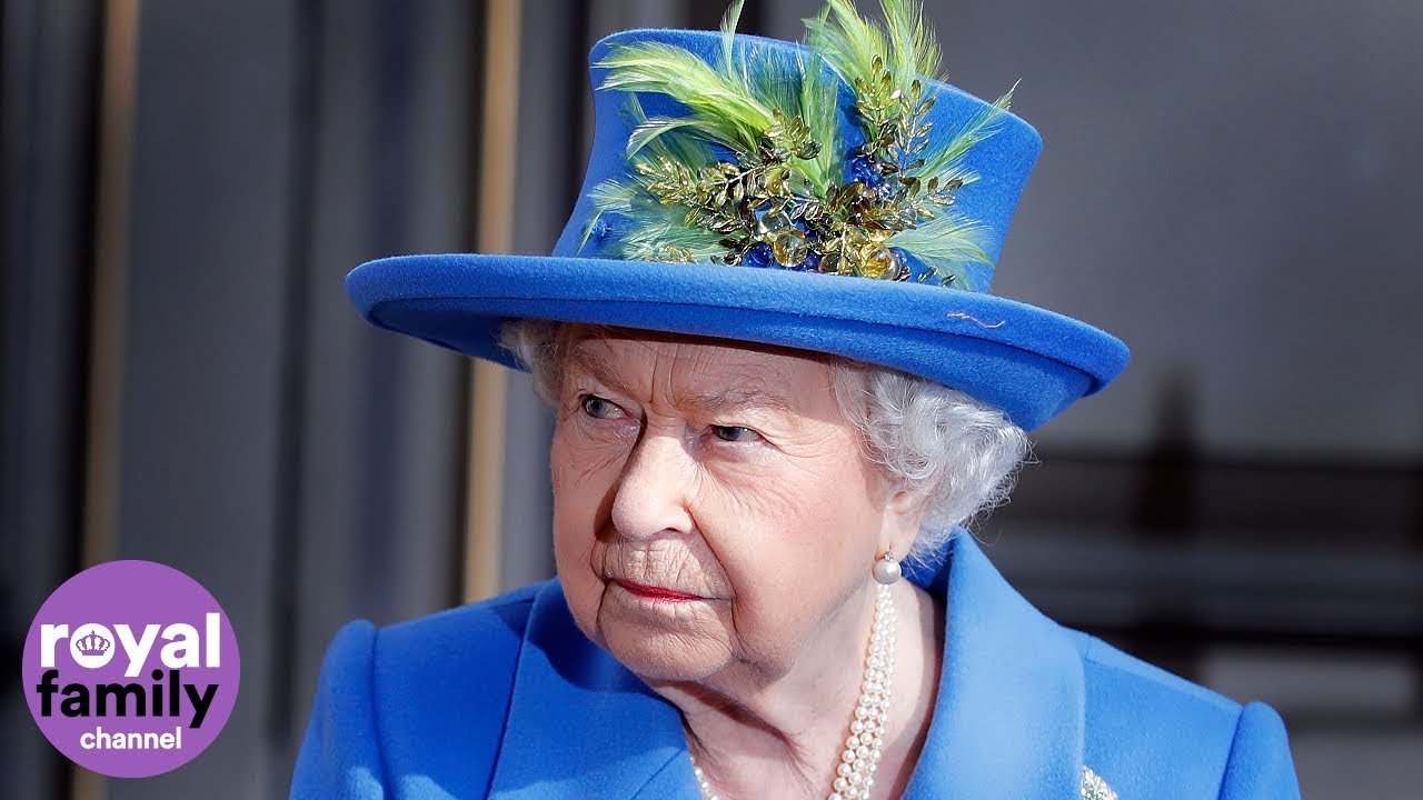 Queen Elizabeth visits UK security headquarters