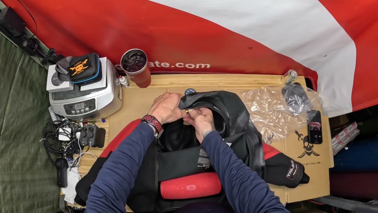 Installing the neck seal in a Si-Tech Quick Neck System