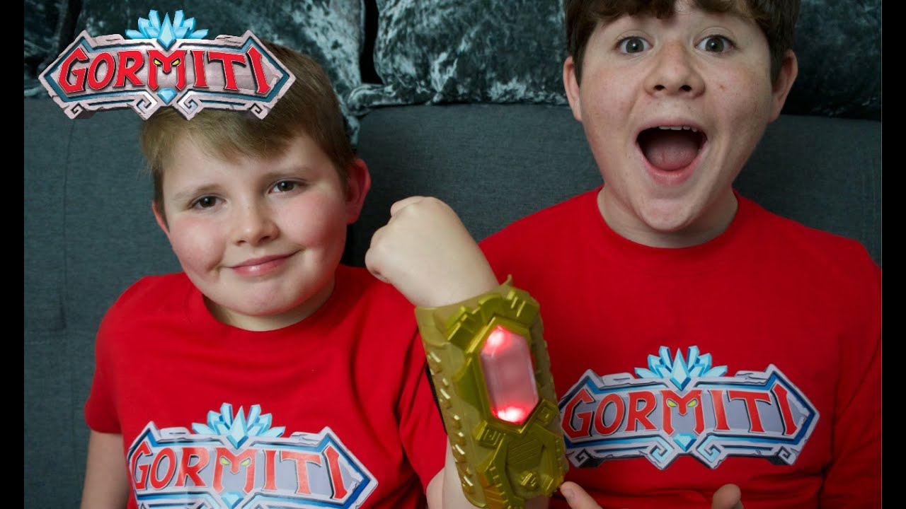 Gormiti | Curtis and Couper Unbox the Elemental Bracer