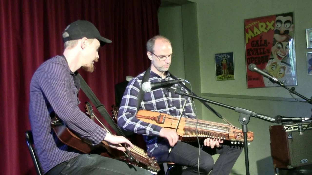 Musikcafé i Tobo. Markus Svensson & David Eriksson spelar Klinten.
