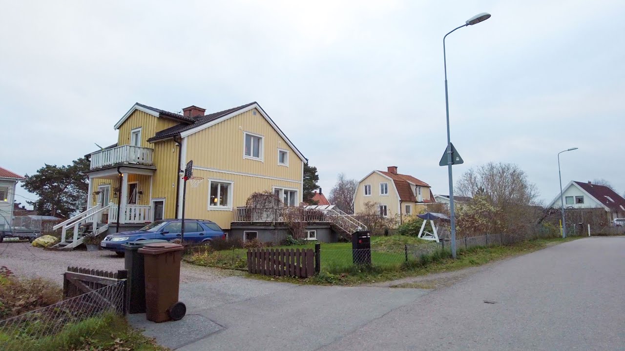 Villas and Houses in Sweden - Berthåga Neighborhood Walk