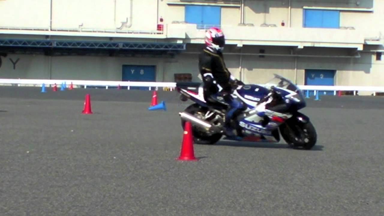 GSX-Rで手離しクルクル