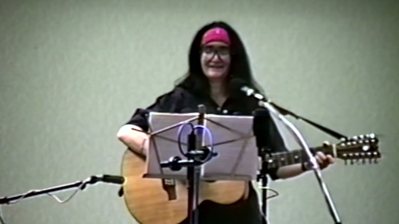 Leslie Fish singing filk at ConChord 9 (1993)