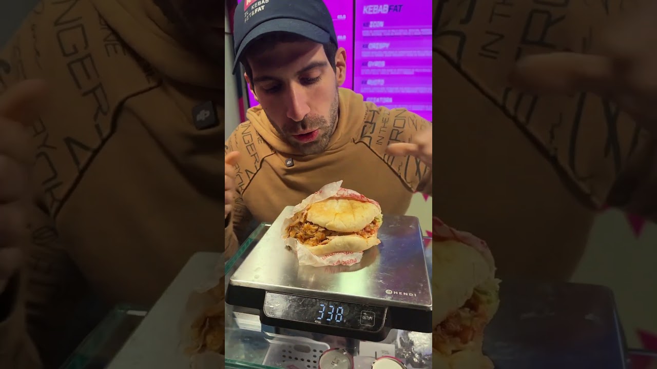 Il nostro Kebab di Kebest &egrave; piccolo? 😂 Alla prova del peso 🔥 #kebab #napoli #foodshorts