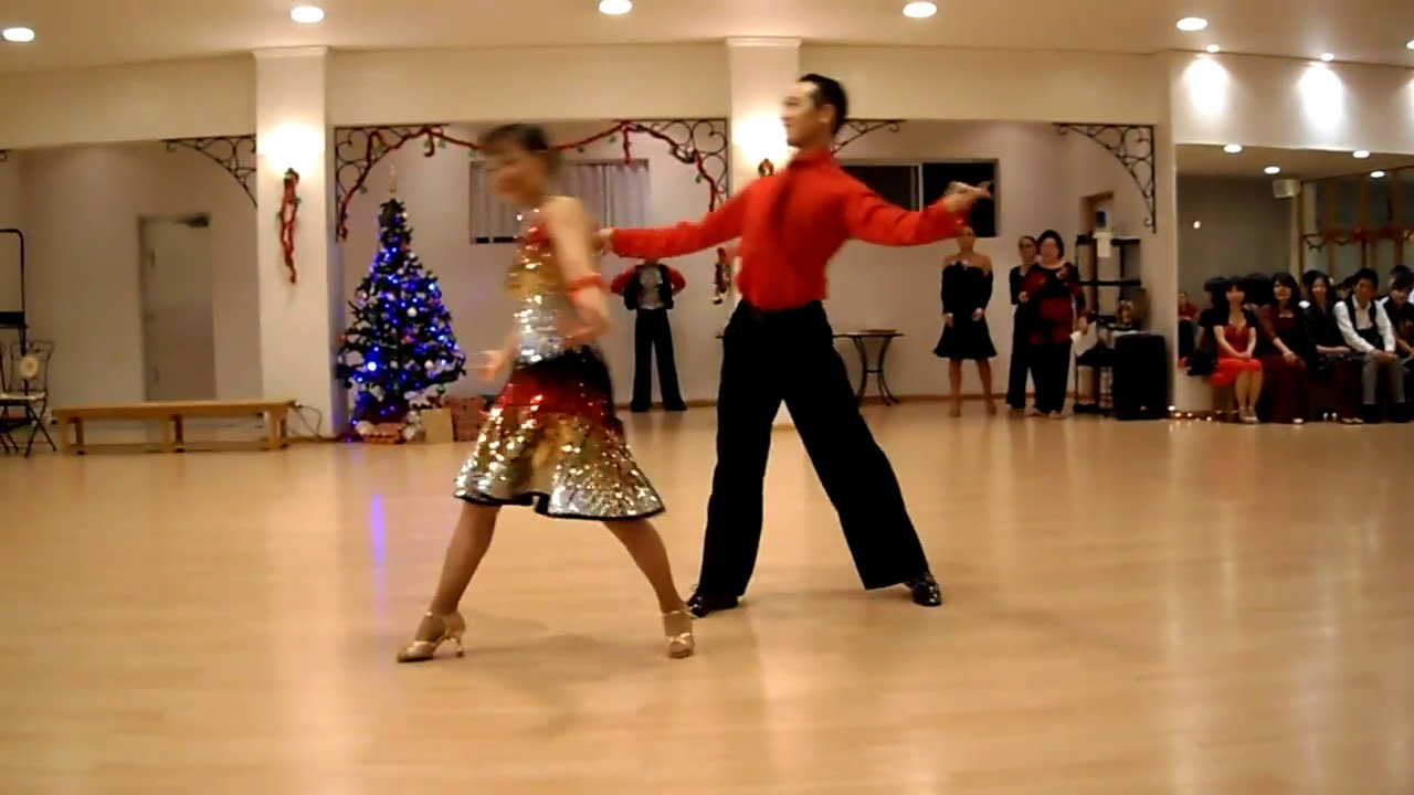チャチャチャ：生徒デモ　レオン・エリ．ダンススクール