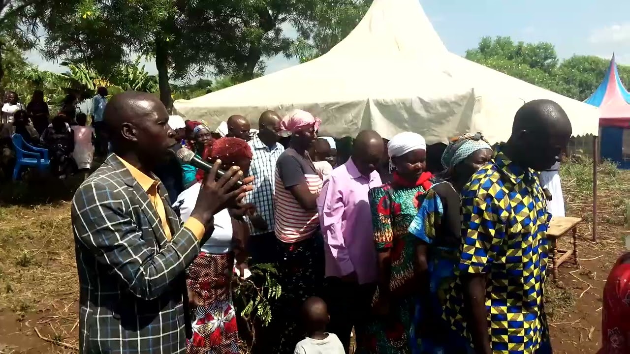 Chirles Okungu singing praise song