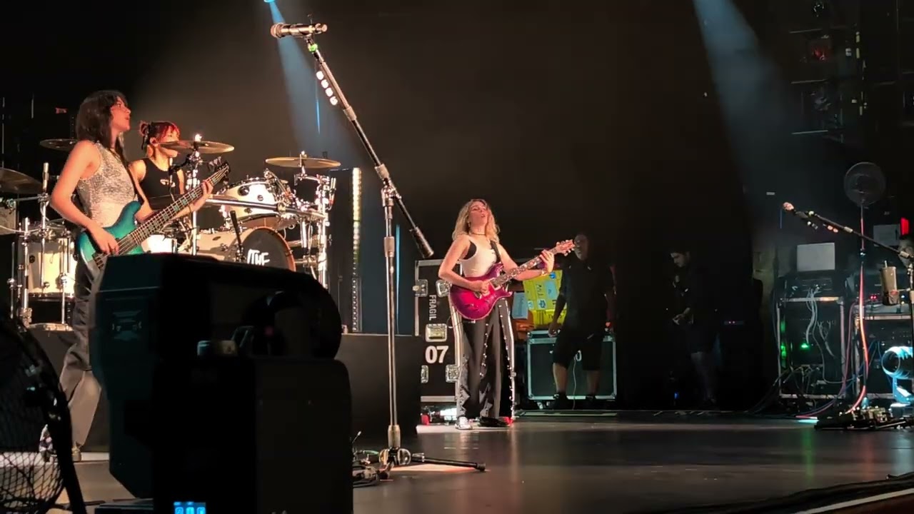The Warning Narcisista Live (Palladium Times Square, NYC, 07/18/2025)(4K 60fps HDR)