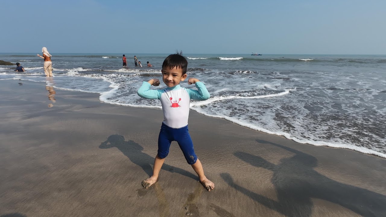 LIBURAN KE ANYER PART 2 - BERMAIN DI LAUT HOTEL PATRAJASA ANYER