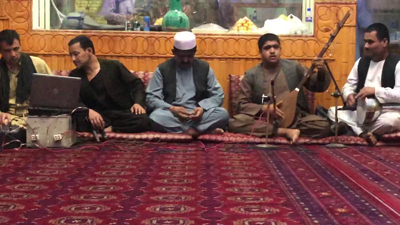 دمبوره نواختن زمان بچه حاجي رنگين اهنگ اخ اخي به فرمايش ميربادار ربيع امپراطور