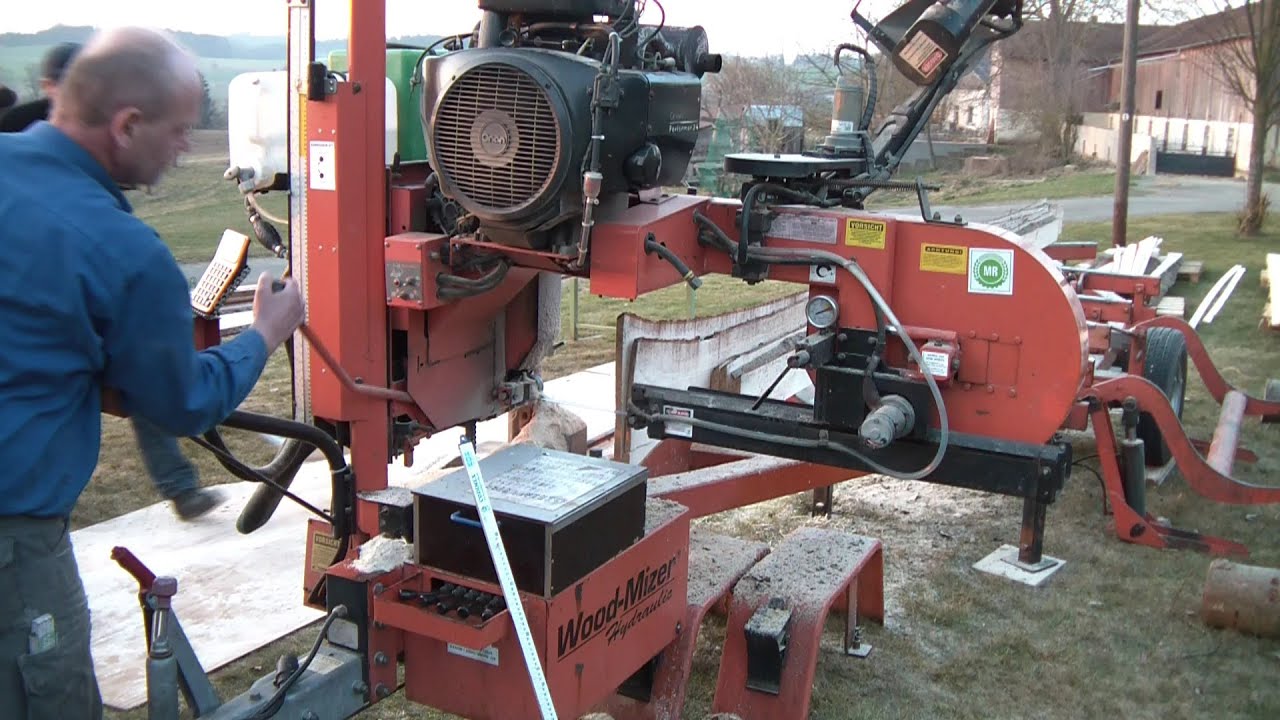 Wood-Mizer Blockbands&auml;ge beim Bes&auml;umen von Brettern, Bands&auml;gewerk, Band-saw, Sawmill