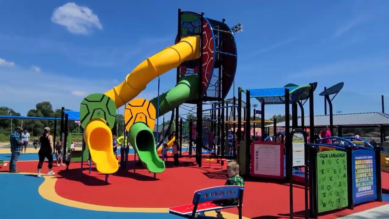 THE NEW PLAYGROUND TOUR! (It's so busy)