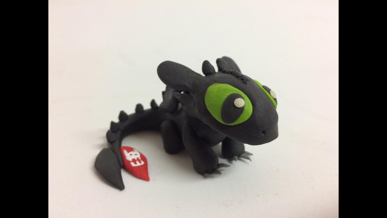 Haciendo a chimuelo de como entrenar a tu dragón en plastilina.