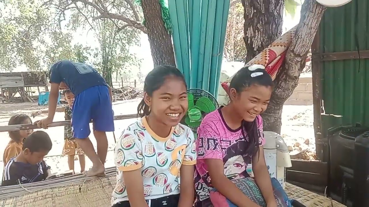 ຮ້ອງເພງຄິດວ່າຕົວເອງເປັນຄົນຕະລົກ