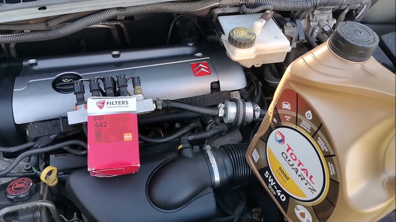 Wymiana oleju silnikowego i filtra w samochodzie Citroën Xsara Picasso.Kasowanie inspekcji oleju.