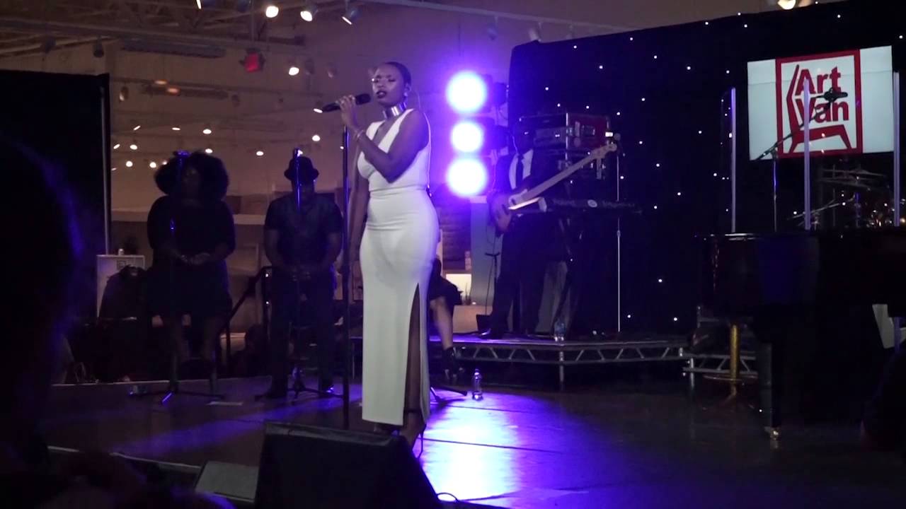 Jennifer Hudson's Emotional Tribute to Whitney Houston in Chicago