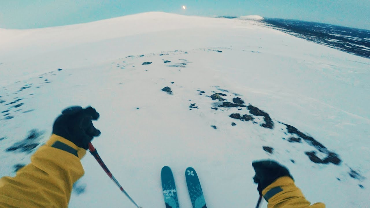 Skiing under moon light | Borgafjäll