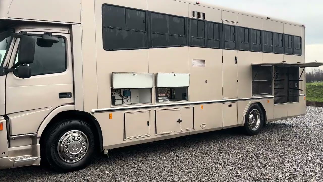 18Ton Coachbuilt 4 Stall K&P Horsebox