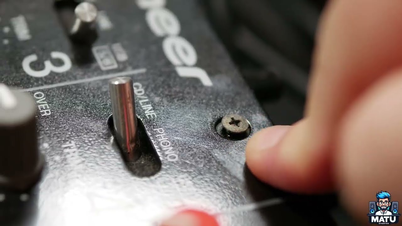Mantenimiento: Pioneer DJM | Tornillos en mal estado  #dj #audio #pioneer