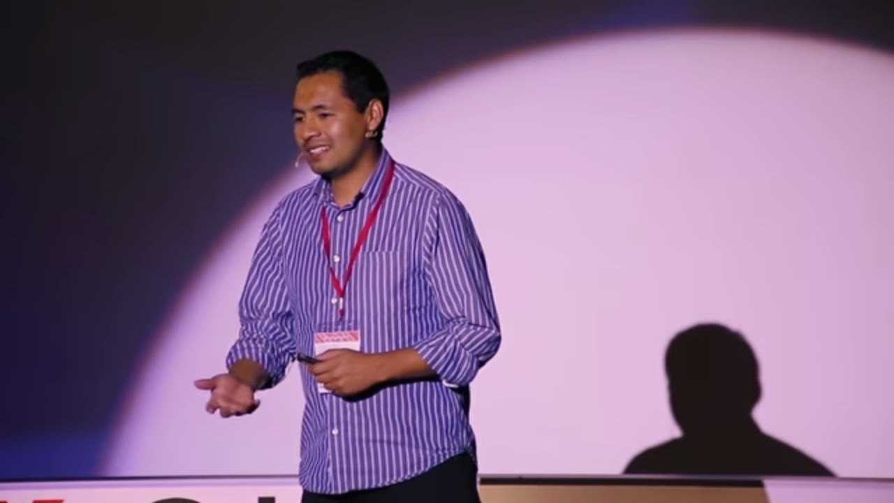 El lenguaje de señas.: De un problema a una oportunidad | Esteban Ramirez | TEDxCharacato