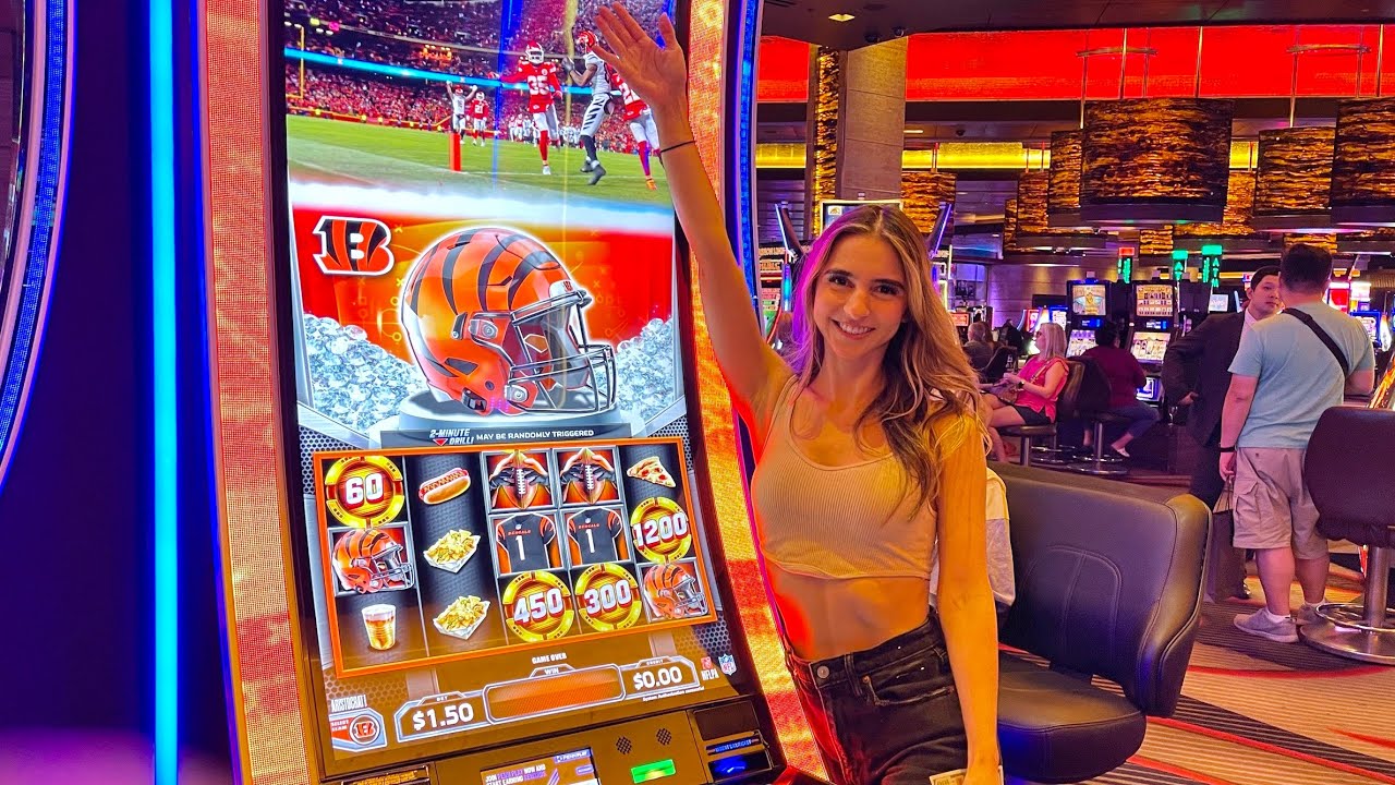 NEW NFL SLOT DID NOT DISAPPOINT!!! I GOT ALMOST EVERY BONUS! 😄🎉