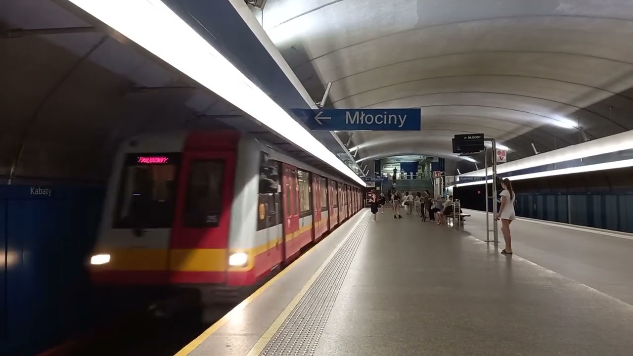 Alstom Metropolis 98B | Skład #25 - wjazd na stacje Kabaty