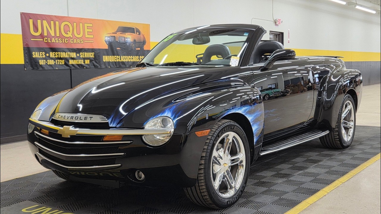 Chevrolet SSR 2005 года выпуска, складная жесткая крыша | Продается за 26 900 долларов.